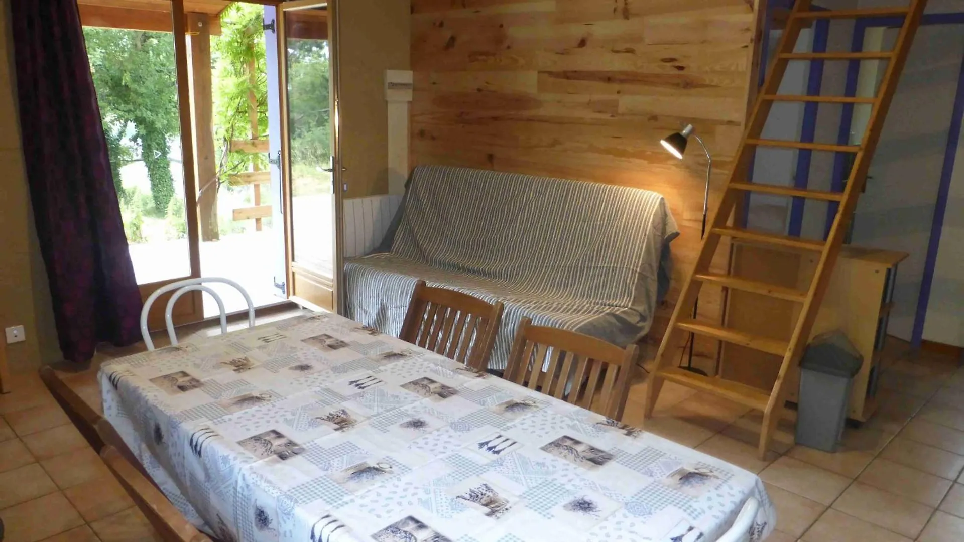 Chalet Bleu - Piscine Partagee Darbres
